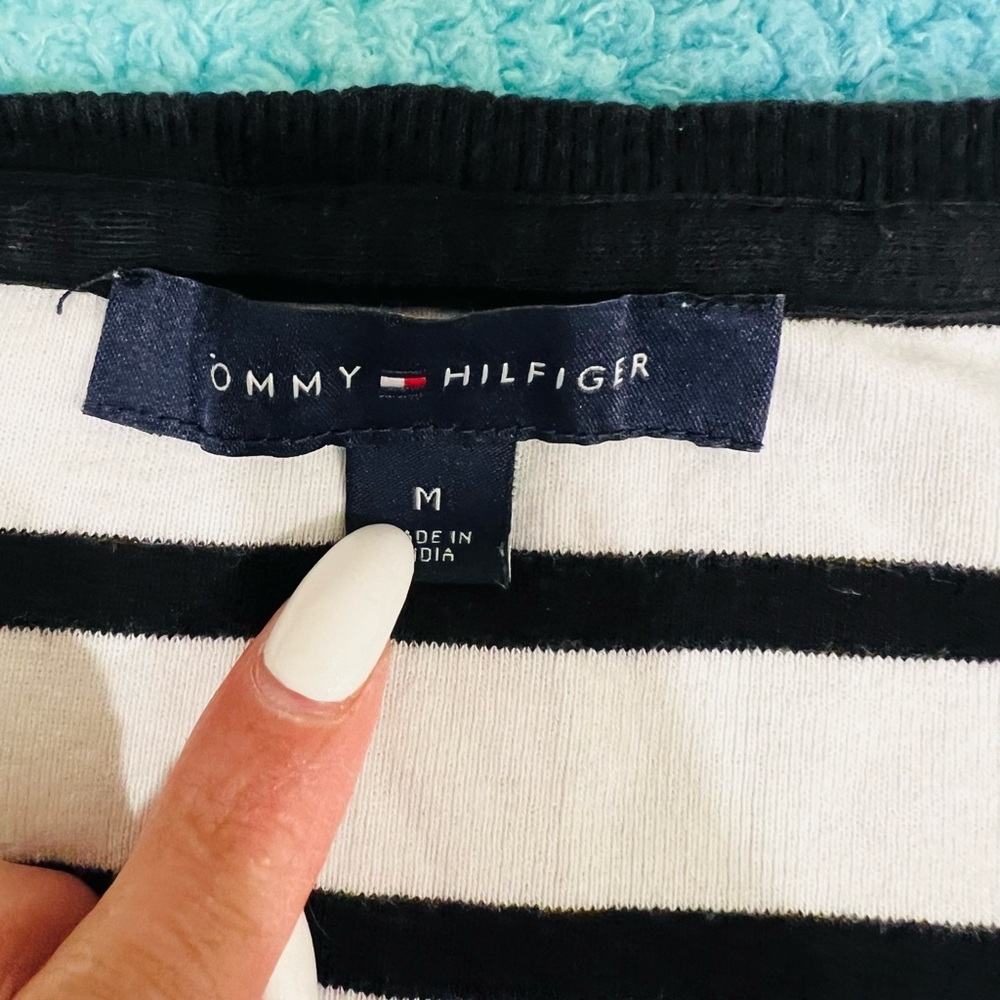 🔥Tommy Hilfiger Blouse🔥 - Picture 3 of 6